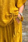 Kiti Paisley Damask Hitch Tee Tumeric